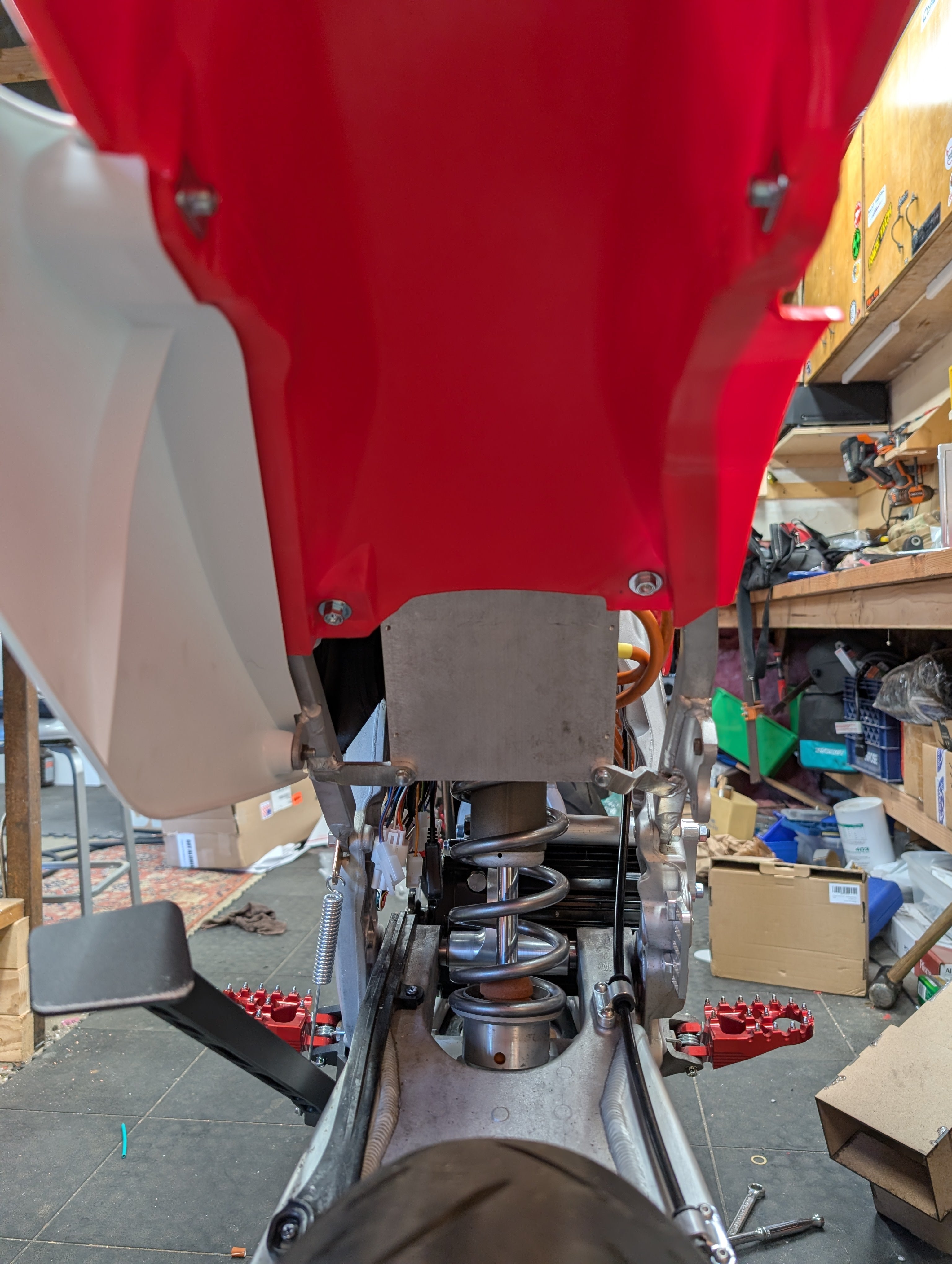 Fardriver controller bracket for CRF450 subframe