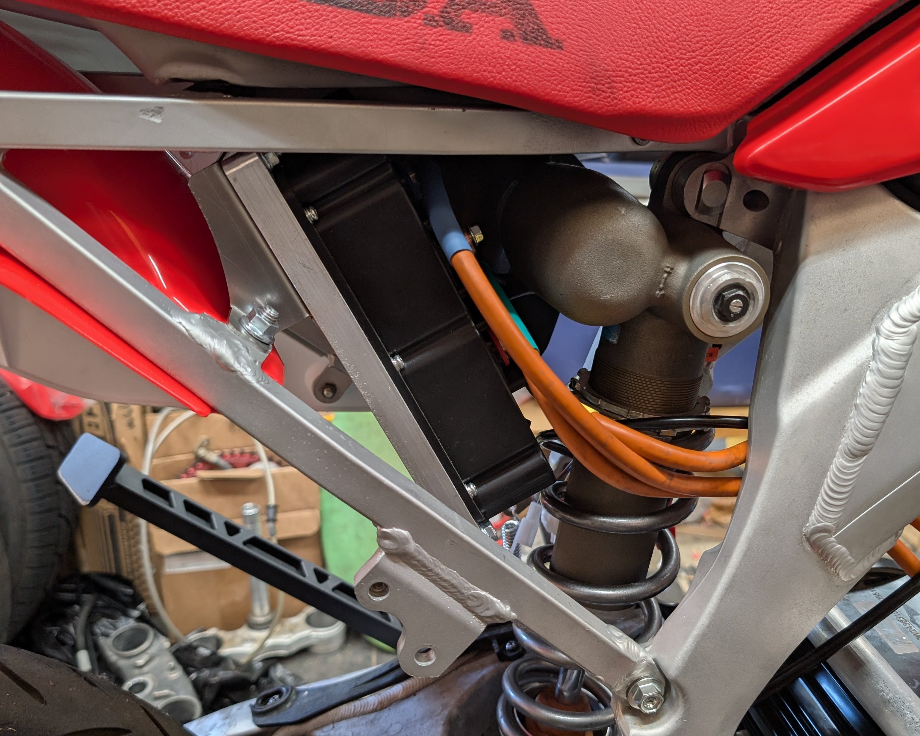 Fardriver controller bracket for CRF450 subframe